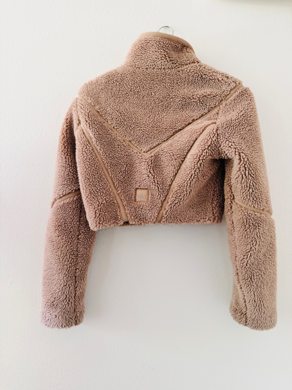 ALO Yoga Sherpa Cropped Slope Side Jacket Chai Latte Pink Brown - Picture 7 of 7